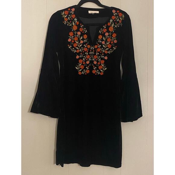 Black Velvet Red‎ Floral Embroidered Neckline Flare Bell Sleeve Mini Dress XS - Picture 2 of 9